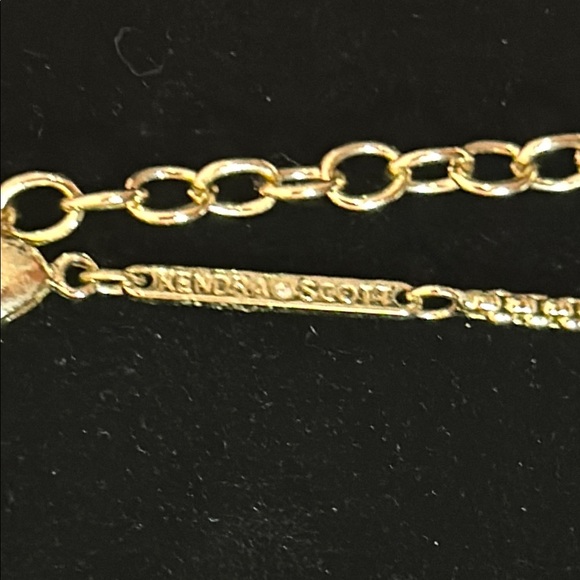 Kendra Scott Rayne Mint Illusion Pendant - Gold plated and Tassels. - Picture 5 of 6